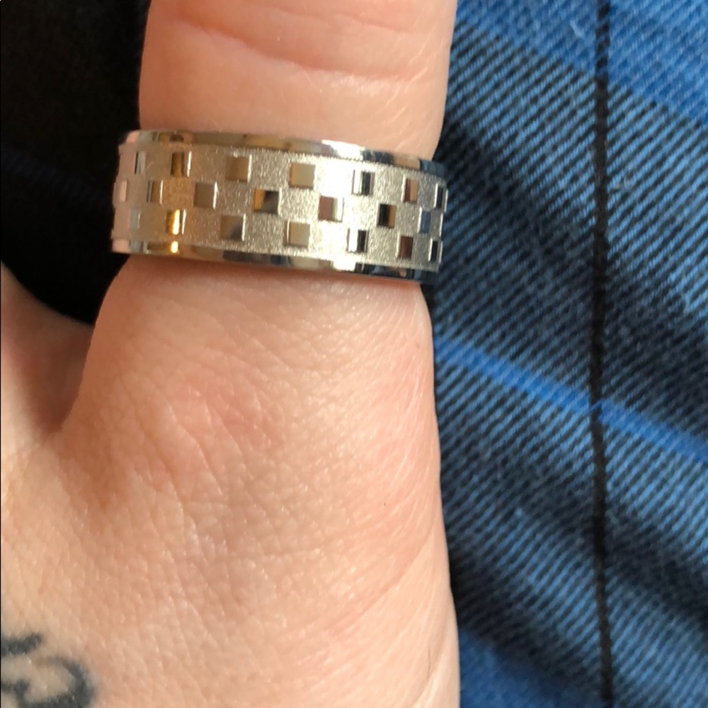 Men’s checkered stainless steel ring